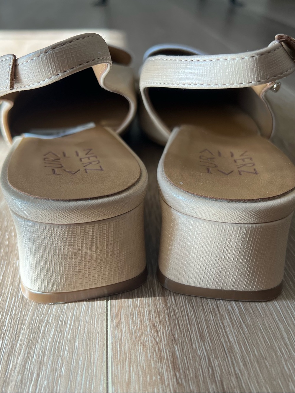 NATURALIZER | Cream Slingback Block Heel Loafers Pointed Toe Size 9 - Picture 4 of 8
